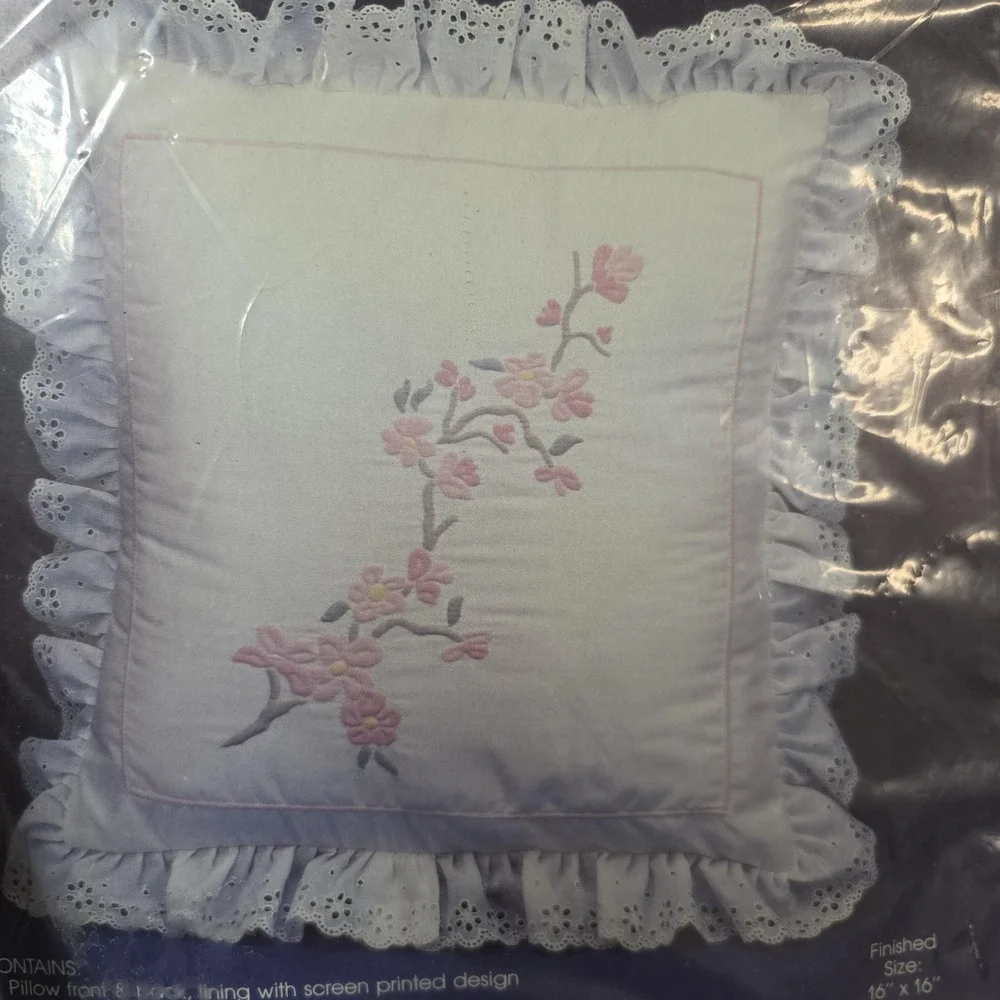 Stitch 'n Puff Orange Blossom Floral Eyelet Pillow Cover‎ Kit 16x16 403 New